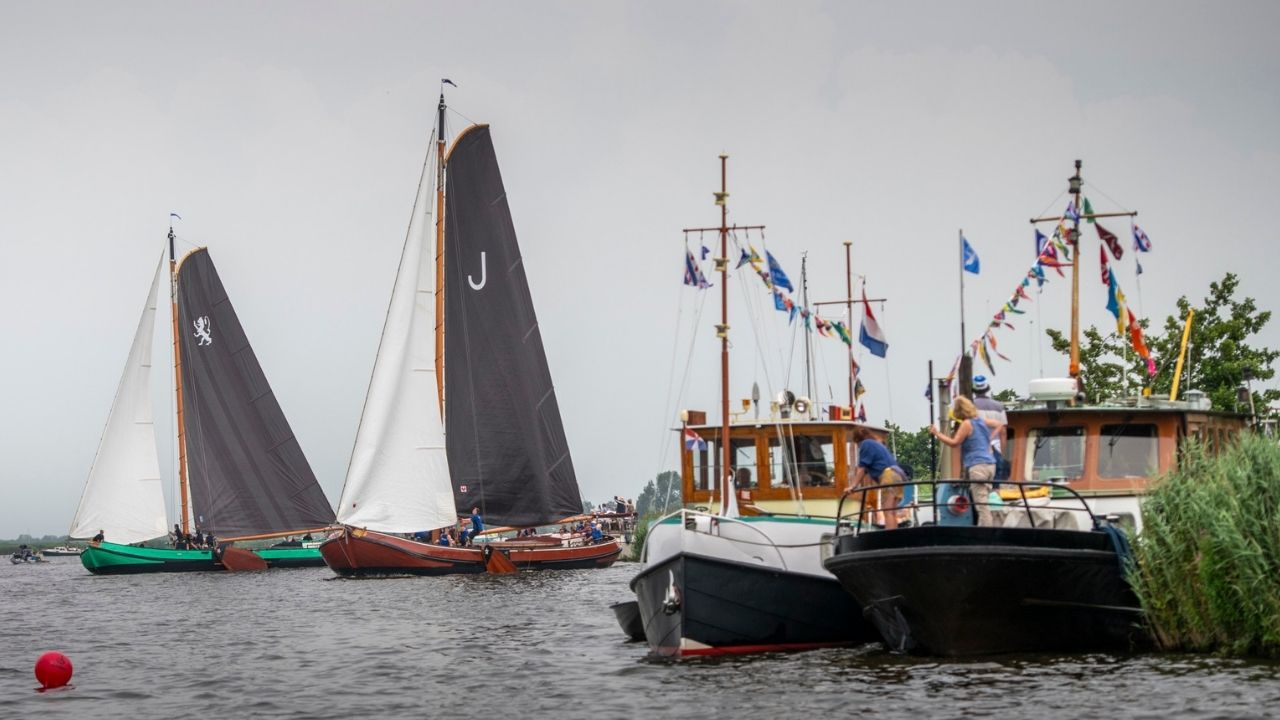 Kijk LIVE: SKS Skûtsjesilen '25 in De Lemmer (deel 2)
