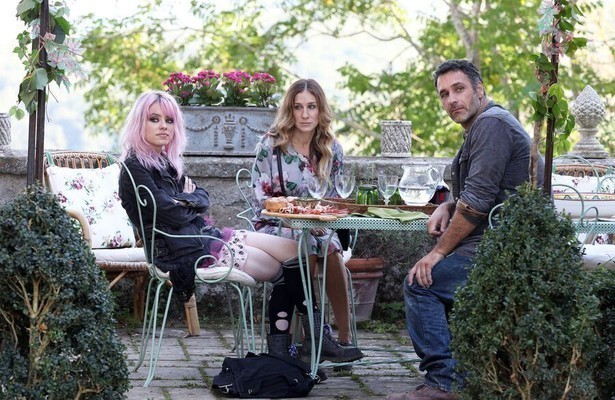 Rosie Day, Sarah Jessica Parker en Raoul Bova in All Roads Lead to Rome