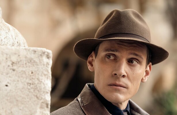 Rick Okon als Klaus Hoffmann