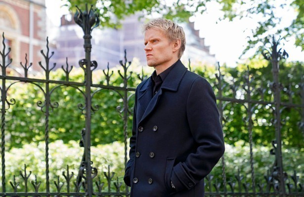 Marc Warren als Piet van der Valk in Detective Van der Valk