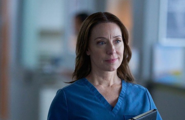 Molly Parker als Dr. Amy Larsen in Doc