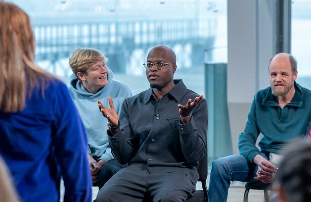 Jandino Asporaat in Een Buitengewoon Gesprek