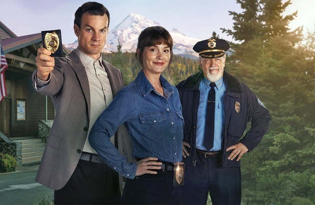 Luke Cook, Leighton Meester en Clancy Brown in Good Cop/Bad Cop