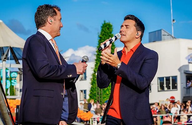 John de Bever en Jan Smit tijdens Muziekfeest van Oranje