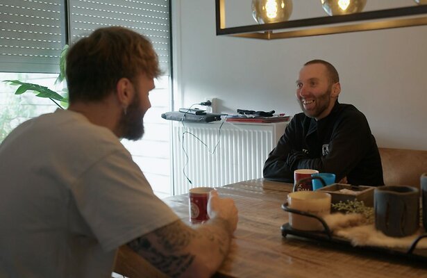 Jeffrey en Tim Hofman in Over Mijn Lijk