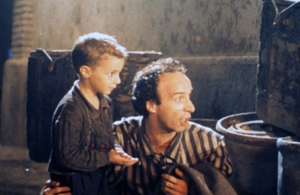 Roberto Benigni en Giorgio Cantarini in La vita è bella