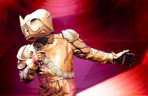 Videosnack: Wie zit er toch in dat neushoornpak?!