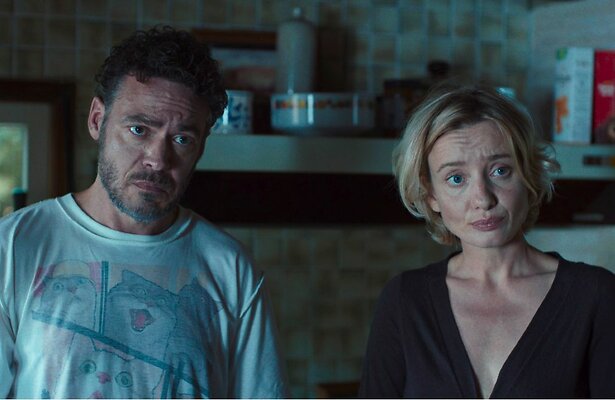 Fedja van Huêt en Karina Smulders in Speak no Evil