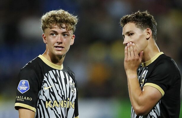 Sven Mijnans en Ruben van Bommel van AZ Alkmaar