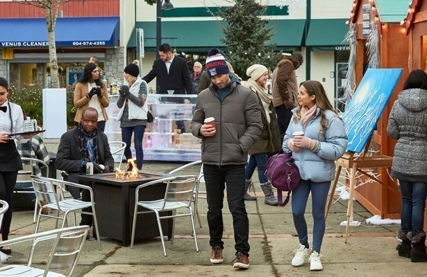 Luke Macfarlane en Alexa Penavega in Taking a Shot at Love