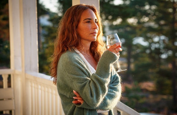 Alexandra Rapaport als Nora in The Sandhamn Murders