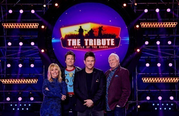 Angela, Spike, Johnny en Cesar voor The Tribute - Battle of the Bands
