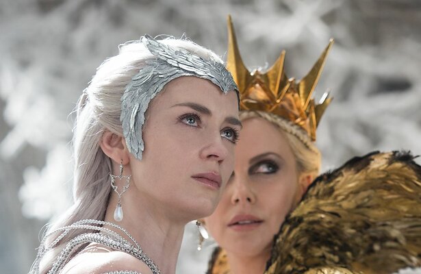Emily Blunt en Charlize Theron in The Huntsman: Winter's War