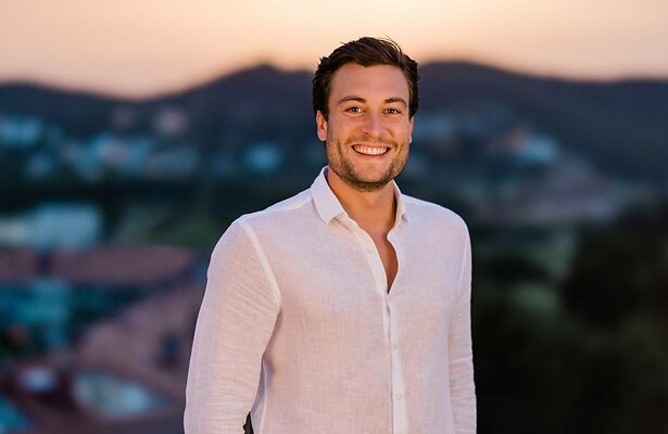 Presentator Viktor Verhulst.