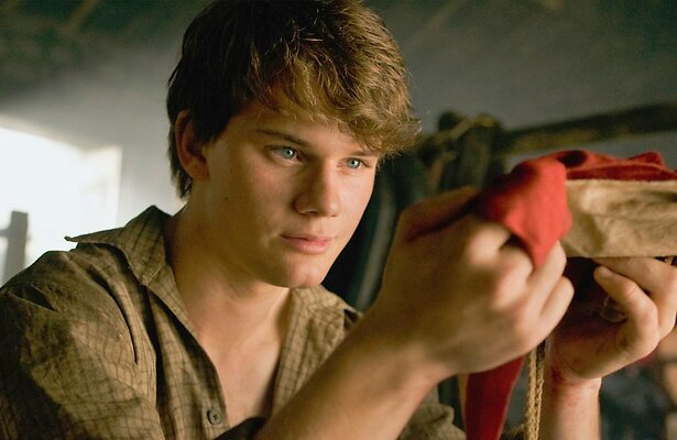 Jeremy Irvine in War Horse