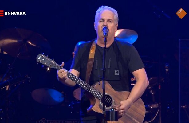 Thomas Acda tijdens reünieconcert.