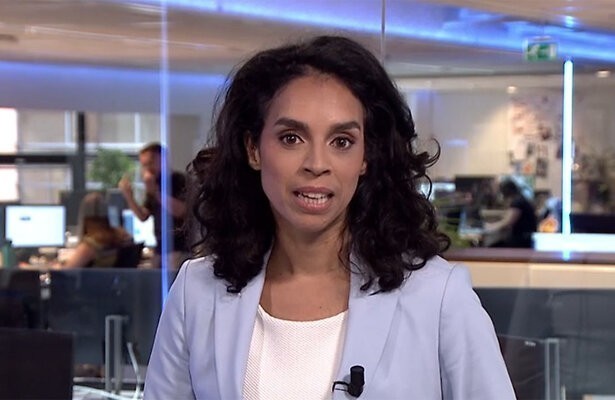 Ann-Lynn Hamelink met op de achtergrond de redacteuren in kwestie