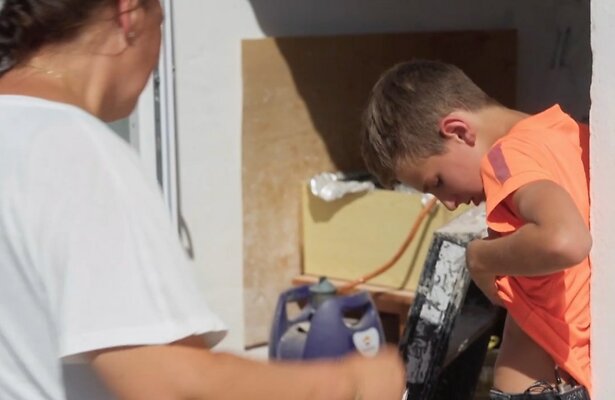 Janneke en Harrie Jelies in Jelies & Gnodde: Grote Gezinnen Emigreren