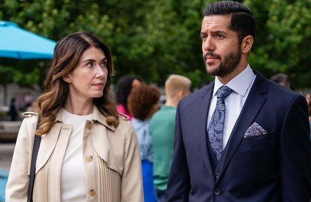Jewel Staite en Zach Smadu in Family Law