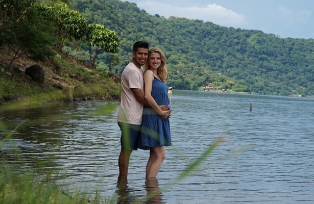 Demi en Erick in Grenzeloos Verliefd: Baby in het Buitenland