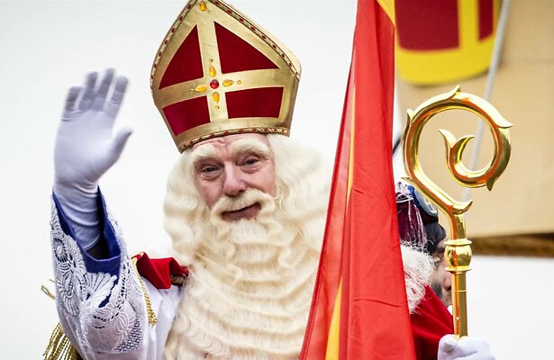 Sinterklaas komt aan in Nederland voor het Sintfeest 2024.