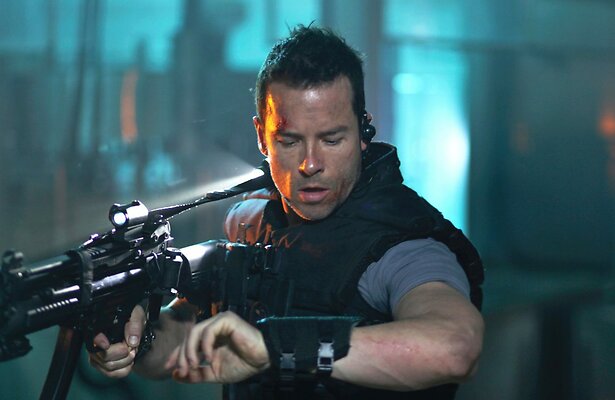 Guy Pearce als Snow in Lockout