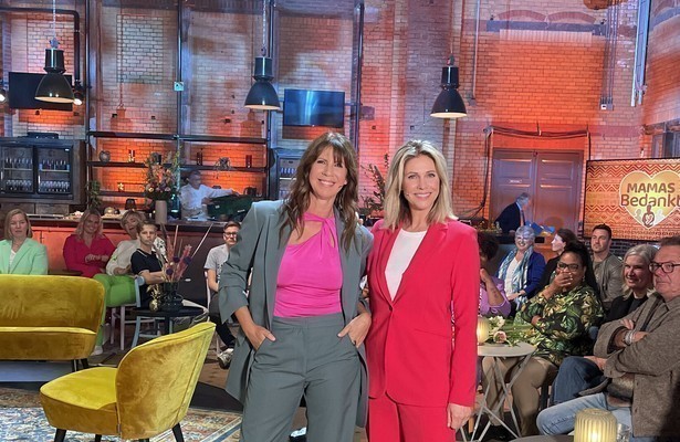 Isa Hoes en Nance Coolen voor Mama's Bedankt