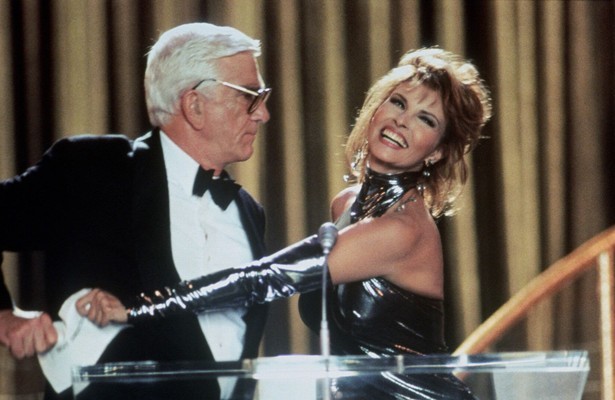 Priscilla Presley en Leslie Nielsen