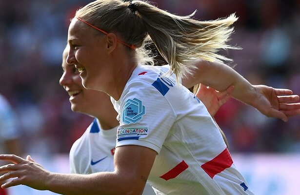 Stefanie van der Gragt en Lynn Wilms