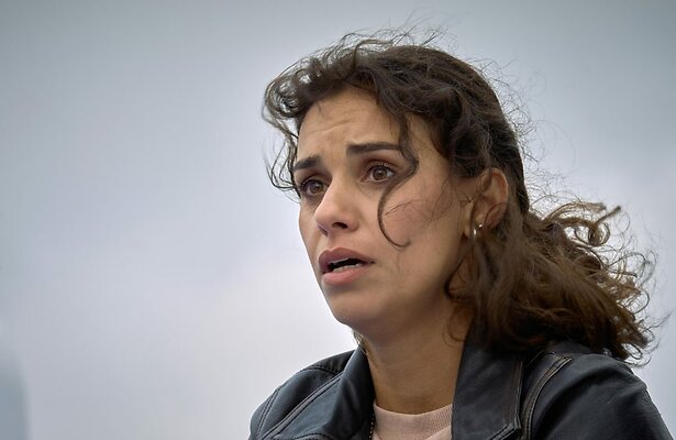 Ortál Vriend als Noucha van Vliet in Flikken Rotterdam