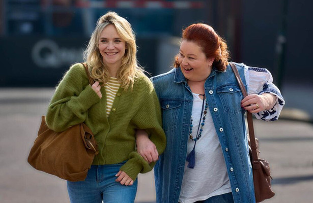 Bracha van Doesburgh en Eva Van der Gucht in Oogappels