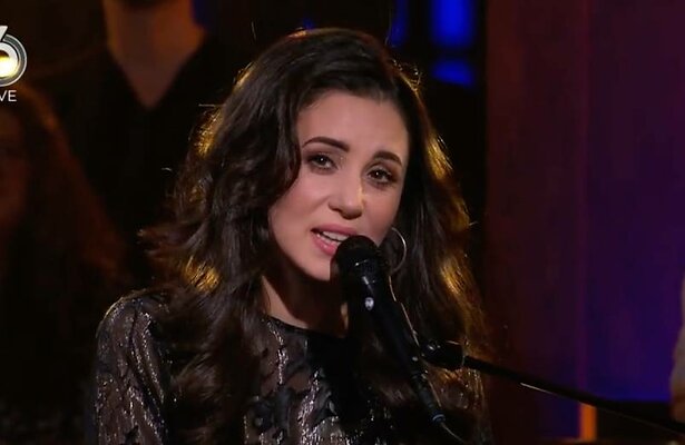 Karsu zingt Sorry van André Hazes in HLF8