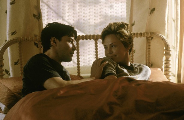 Keanu Reeves en Charlize Theron in Sweet November