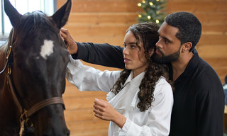 Unwrapping Christmas: Mia's Prince