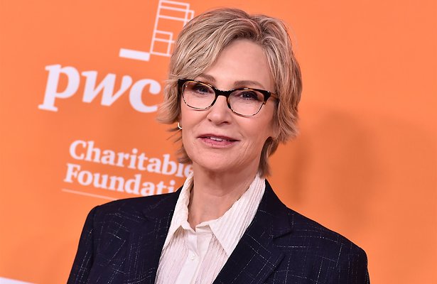 Jane Lynch presenteert Amerikaanse versie De Zwakste Schakel