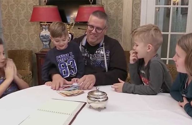 Kijkers zamelen geld in voor familie uit Steenrijk, Straatarm