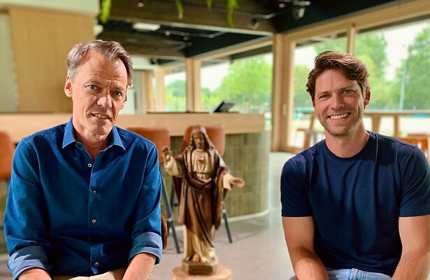 Tijs van den Brink en Thomas van der Vlugt voor Adieu God?