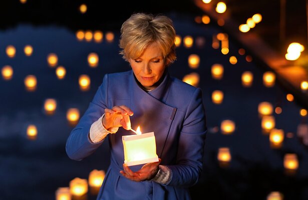 Anita Witzier voor Voor Wie Steek jij een Kaarsje op? 