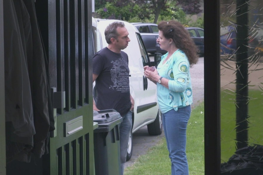 Achter Gesloten Deuren