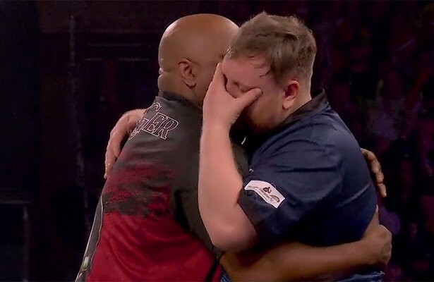 Cameron Menzies krijgt het te kwaad