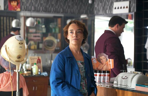 Maria Rossing als Birthe Windfeld in Carmen Curlers