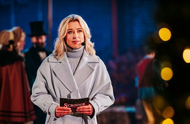 Carrie ten Napel voor Scrooge LIVE