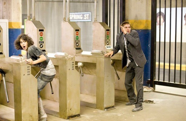 Lizzy Caplan en Michael Stahl-David in Cloverfield