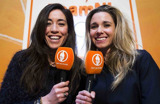 De TV van gisteren: Hockeymeisjes Ellen & Naomi debuteren niet slecht