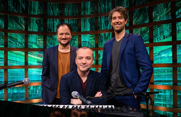 Even Tot Hier Jason Woe Niels van der Laan