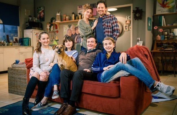 Shanti adviseert Saskia over dr. Roman