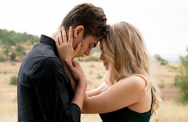 Josephine Langford en Hero Fiennes Tiffin in After Ever Happy