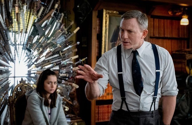 Daniel Craig en Ana de Armas in Knives Out