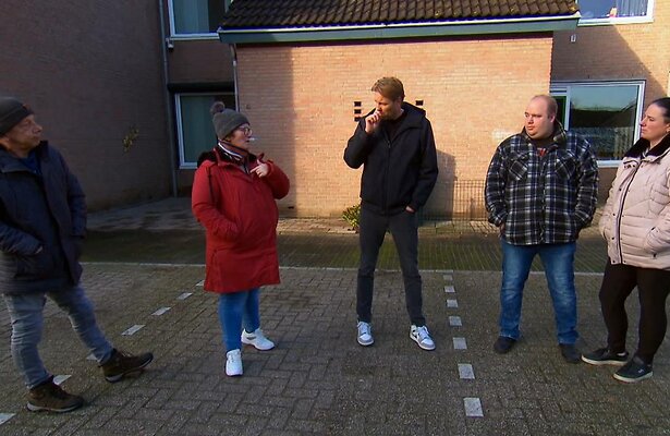 Viktor Brand met de kibbelende buren.