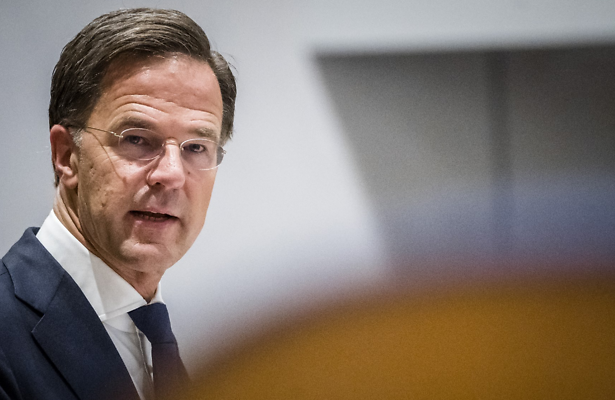 Mark Rutte gaat in gesprek met Sven Kockelmann.